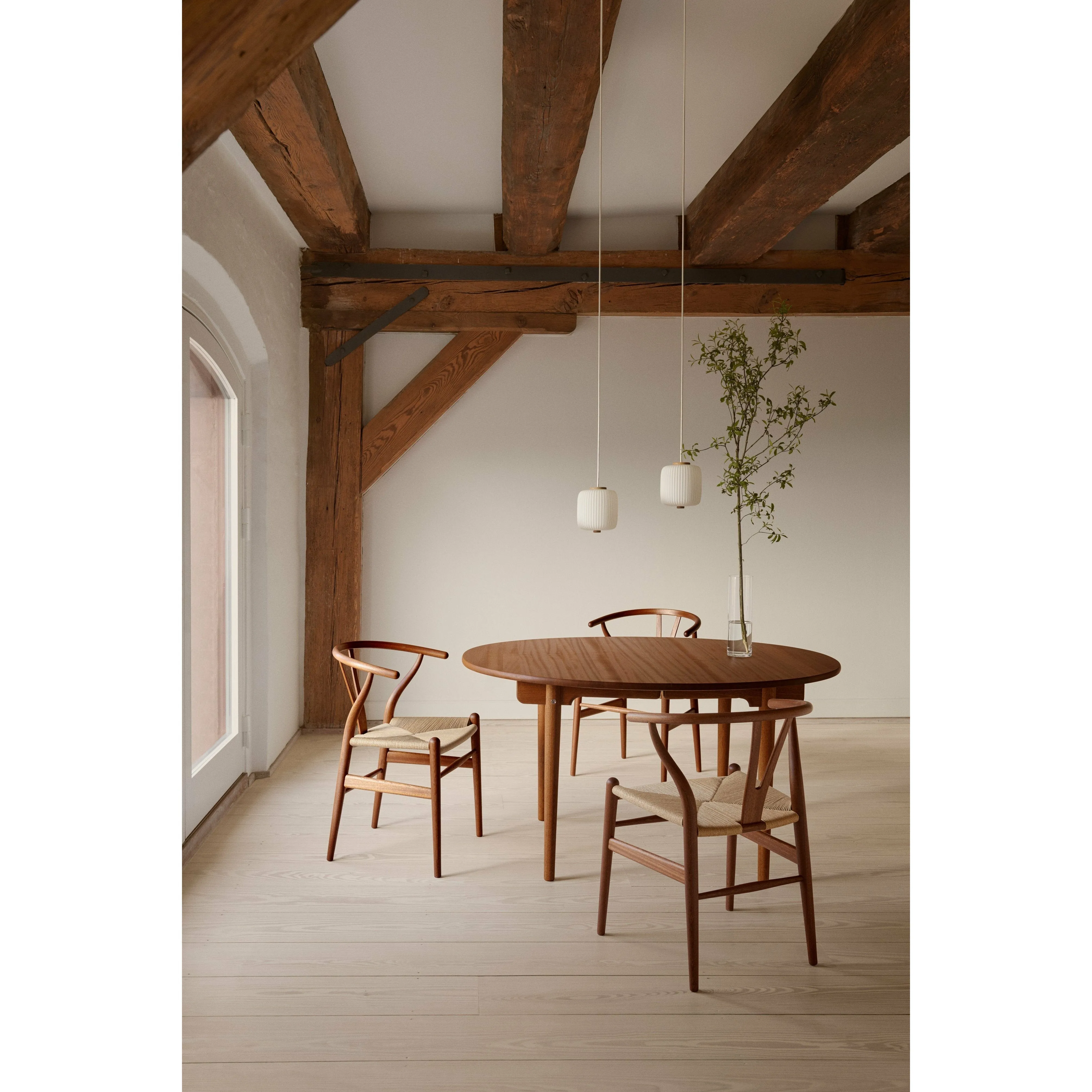 Carl Hansen Ch337 Dining Table 140x115 Cm, Mahogany Oiled
