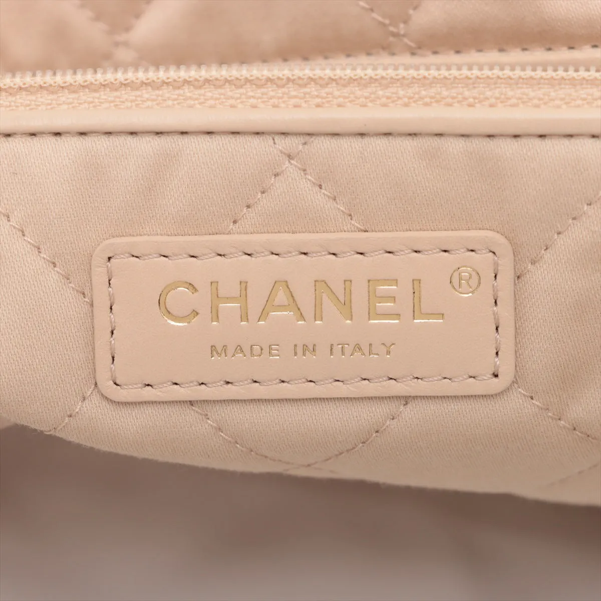 Chanel 22 Leather Chain Shoulder Bag White G
