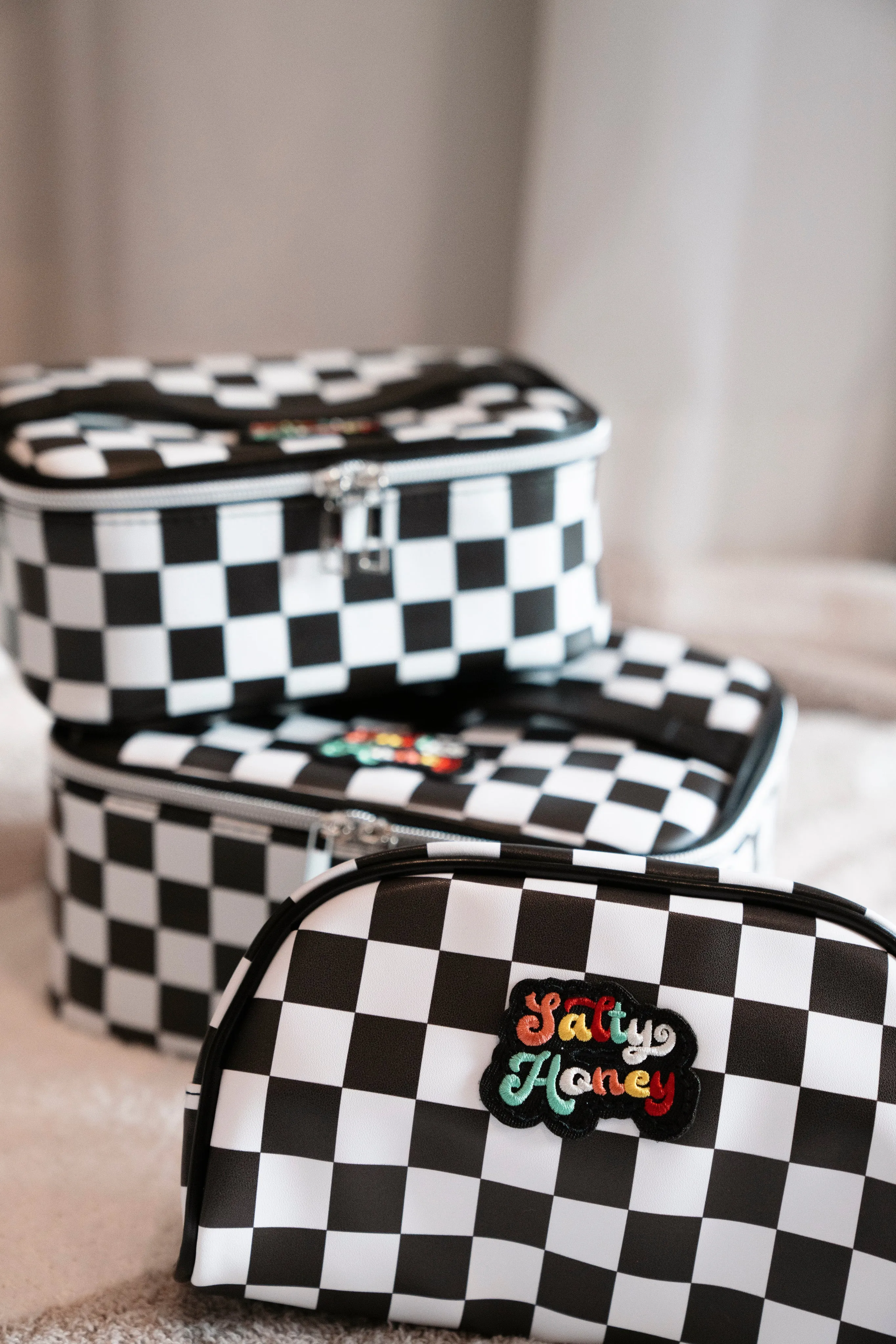 COSMETIC BAG SET: CHECK