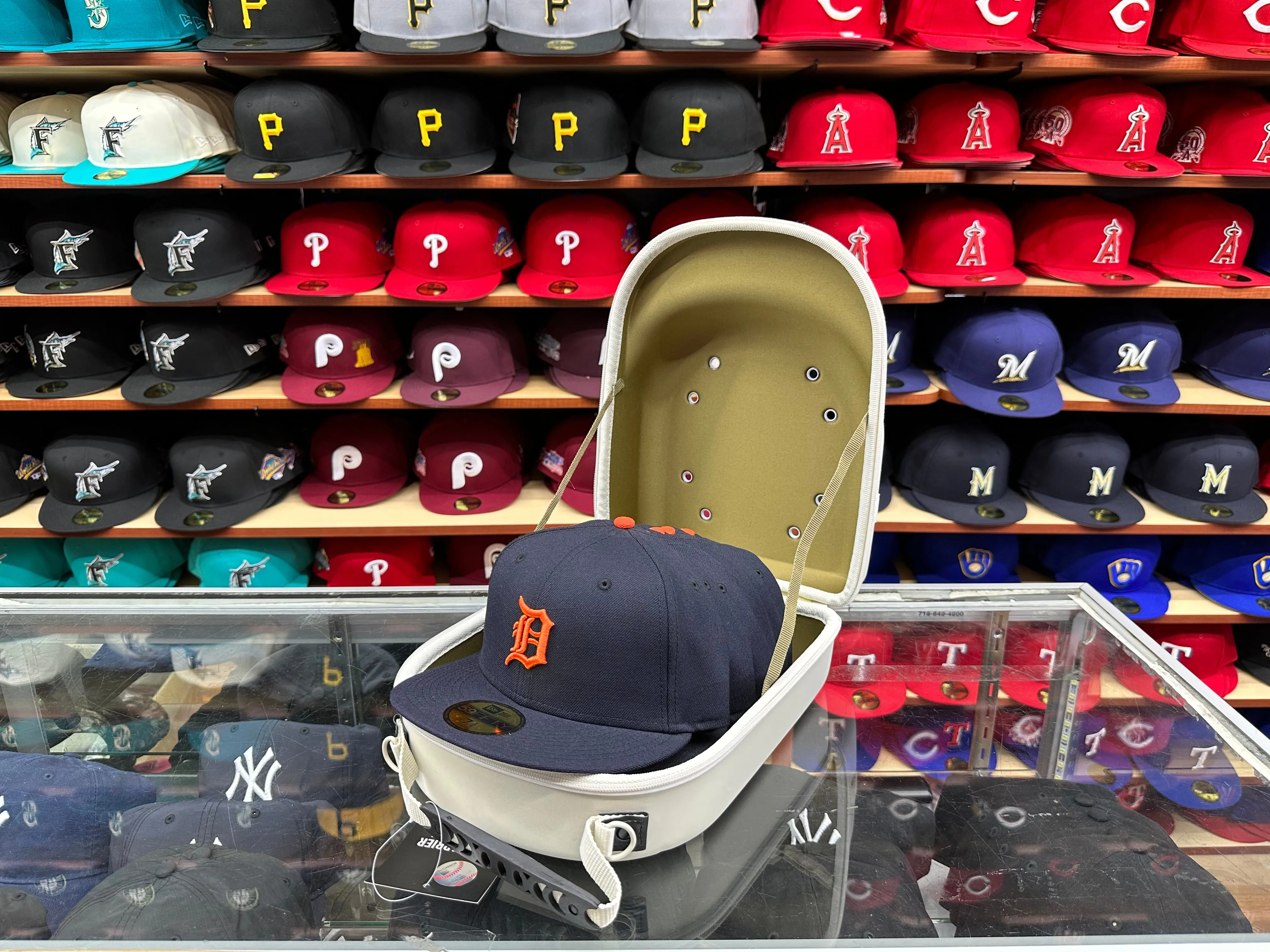 Detroit Tigers 6 Pack Cap Carrier