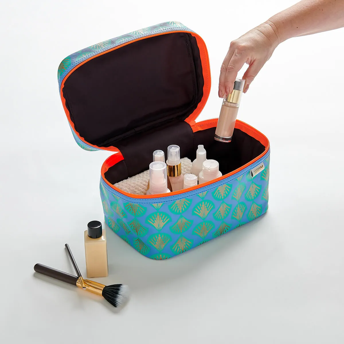 'Edie' Vanity Case in Shell Aqua