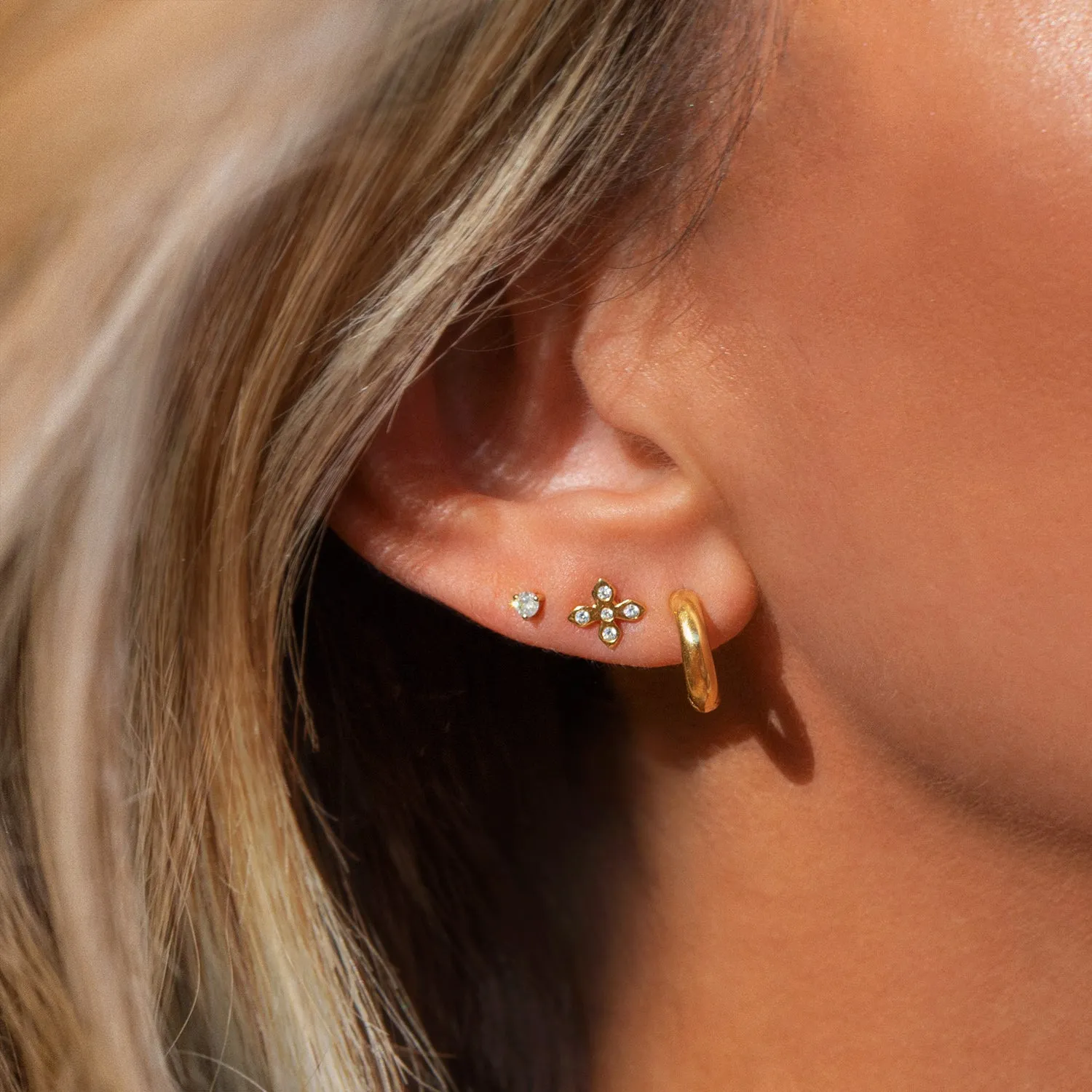 Lirio Studs | Gold
