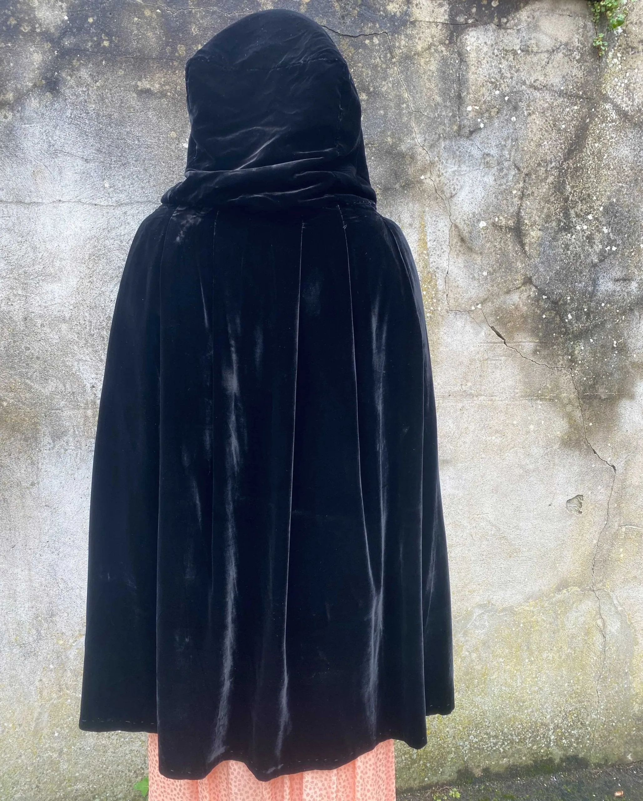 Luxurious 1930s Black Silk Velvet Cape
