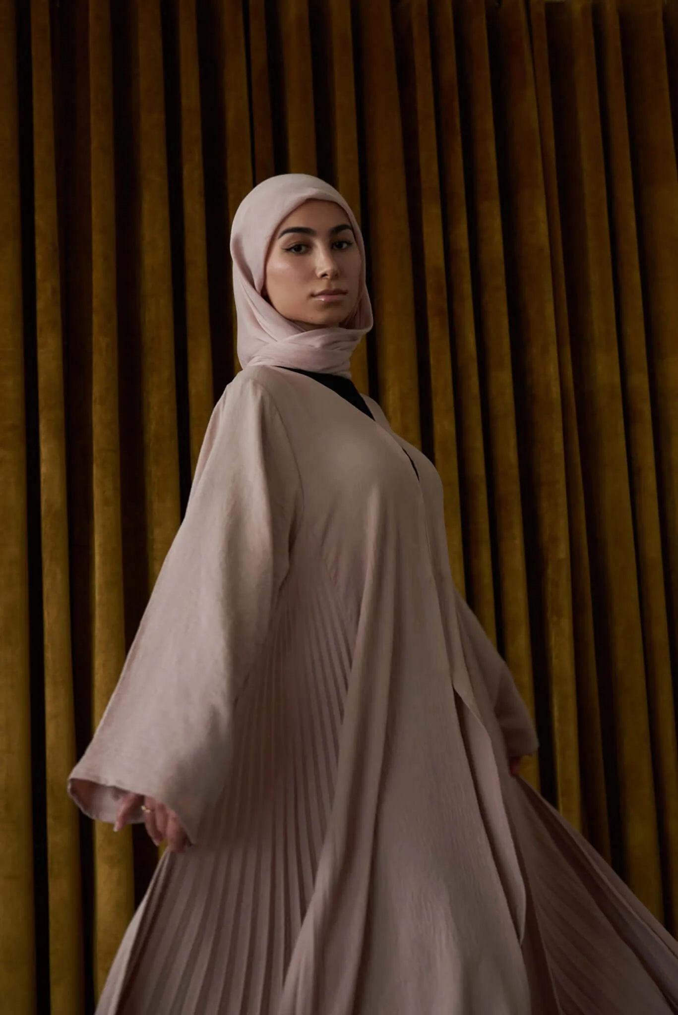 rose pleated abaya