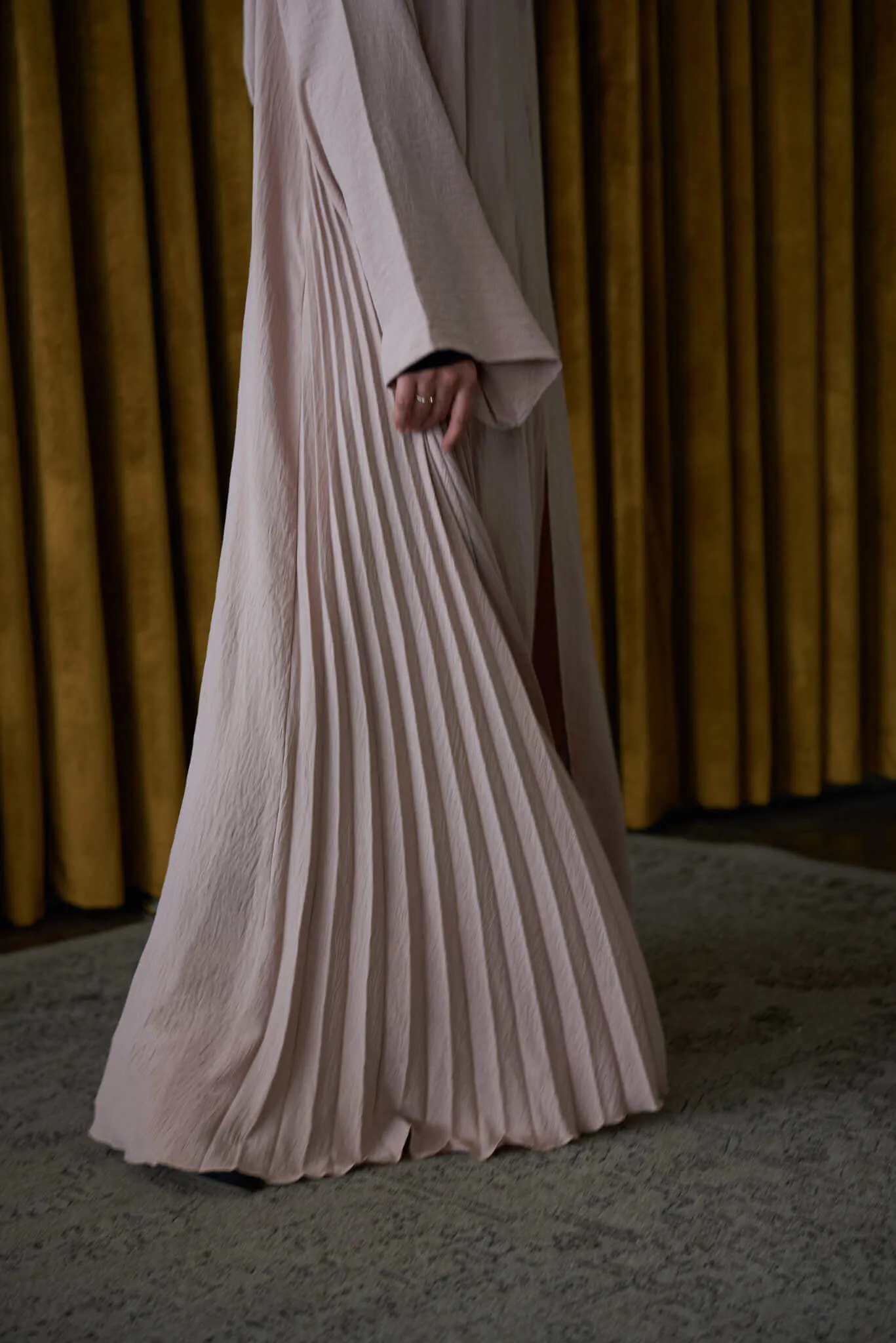 rose pleated abaya