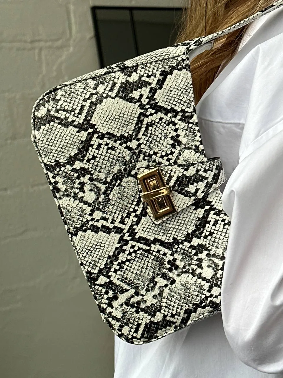 Shoulder baguette bag