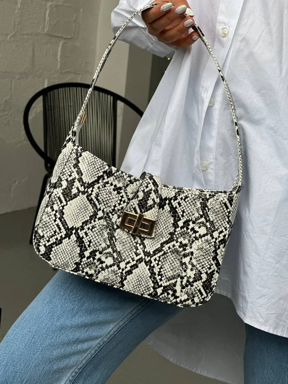 Shoulder baguette bag