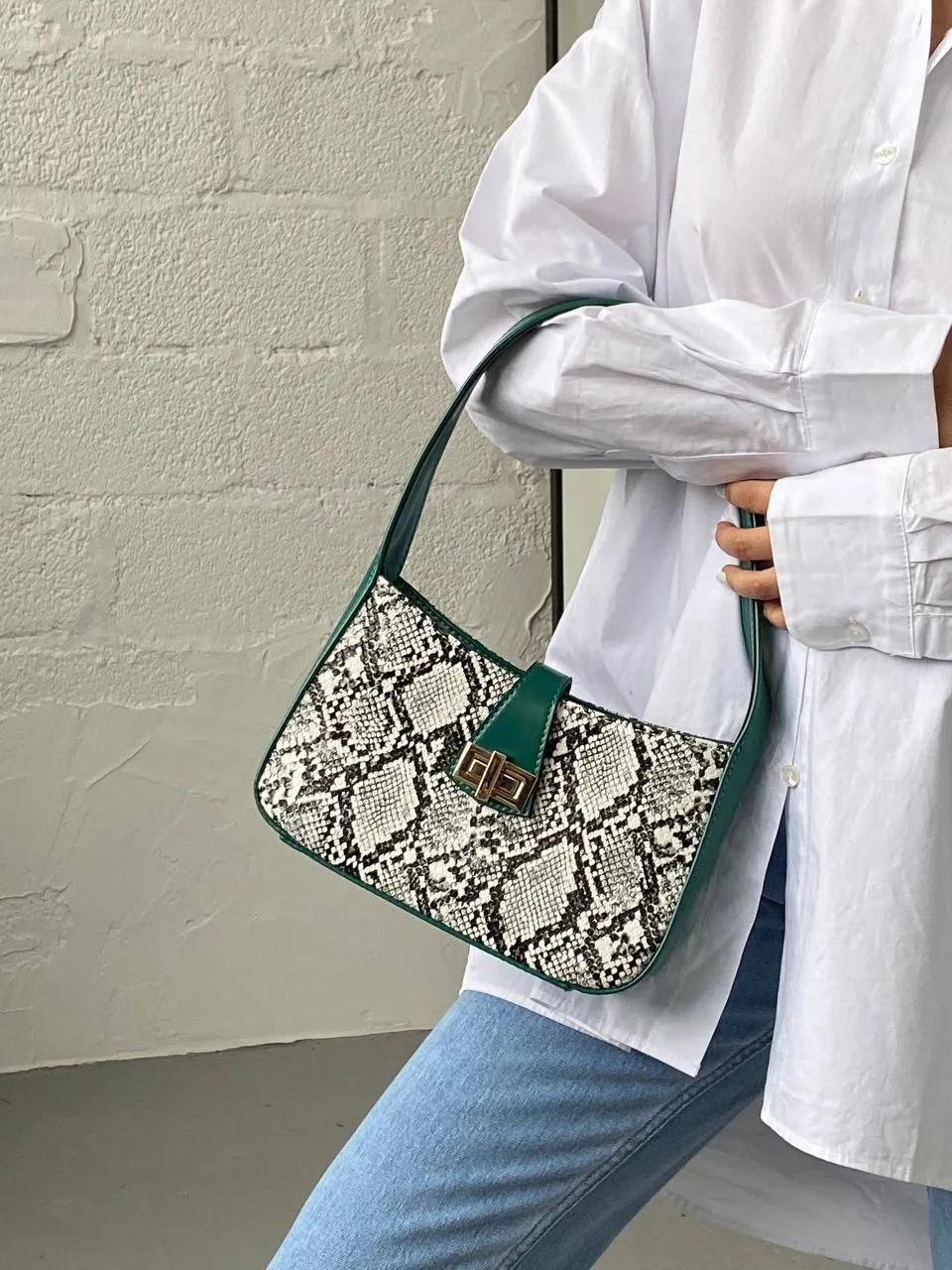 Shoulder baguette bag