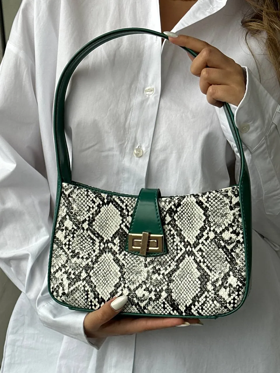 Shoulder baguette bag