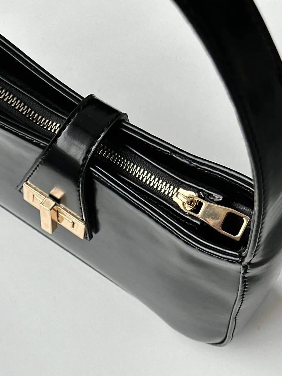 Shoulder baguette bag