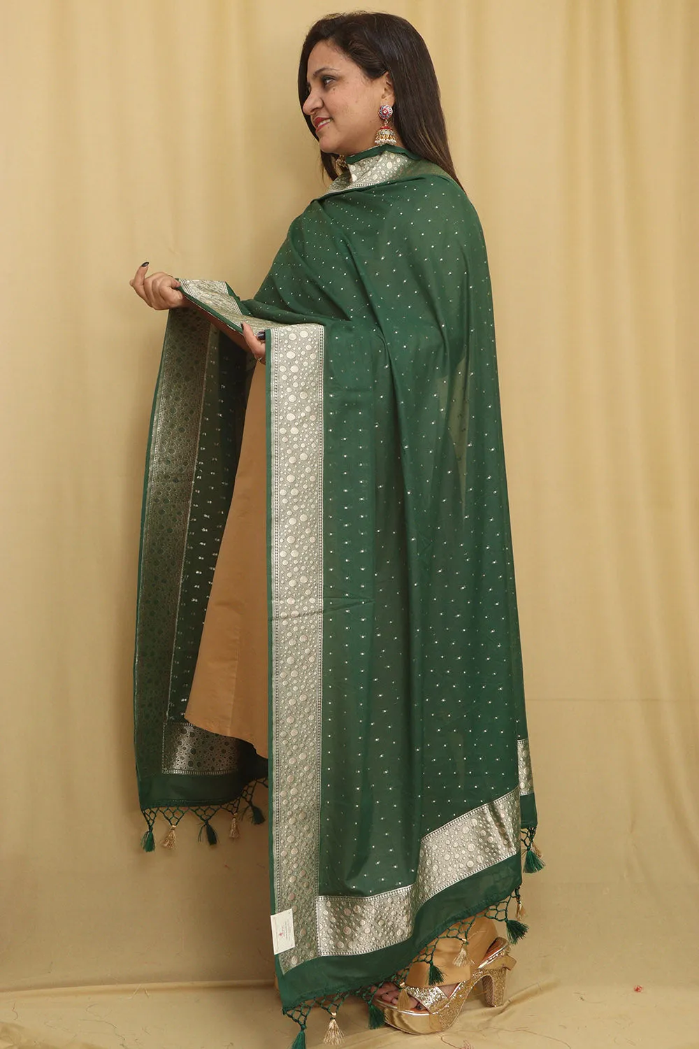 Stunning Green Banarasi Silk Stole - Elegant and Luxurious