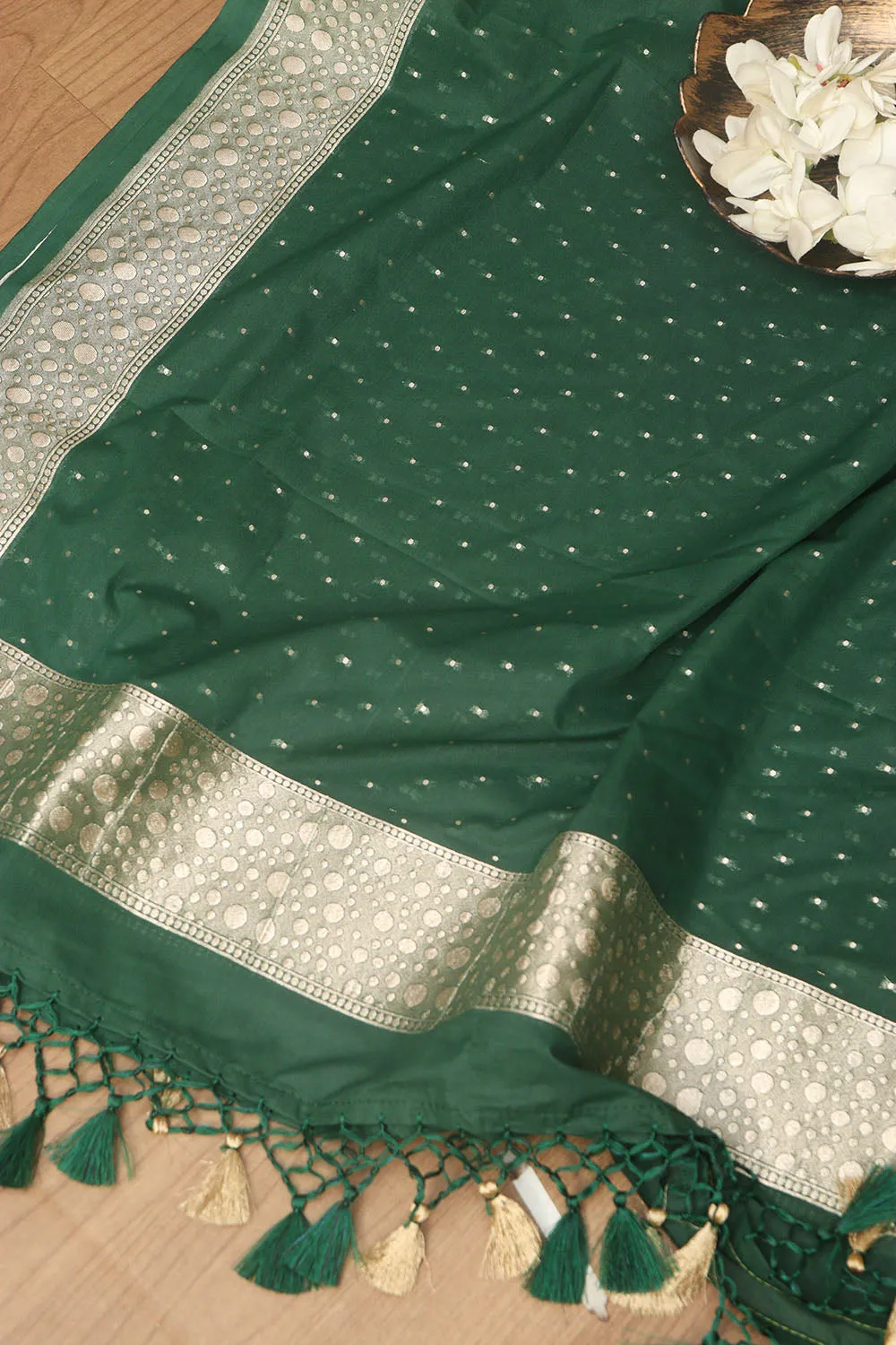 Stunning Green Banarasi Silk Stole - Elegant and Luxurious