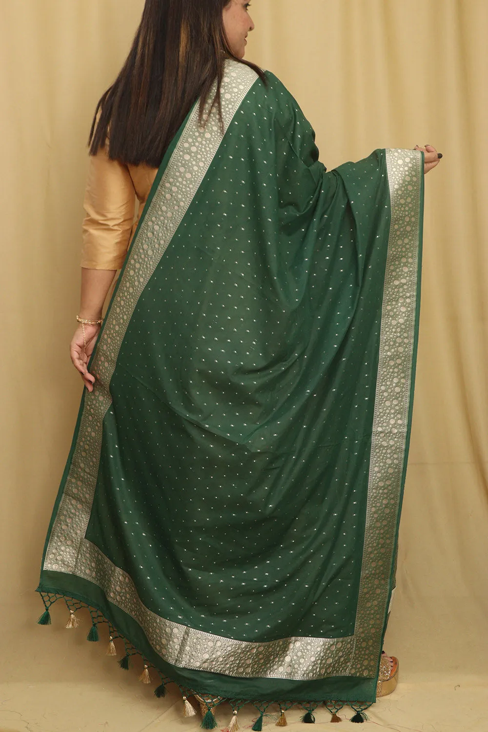 Stunning Green Banarasi Silk Stole - Elegant and Luxurious
